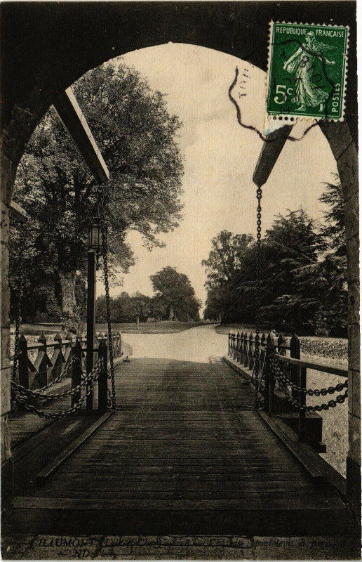Carte postale ancienne Chaumont-Chateau-pont levis