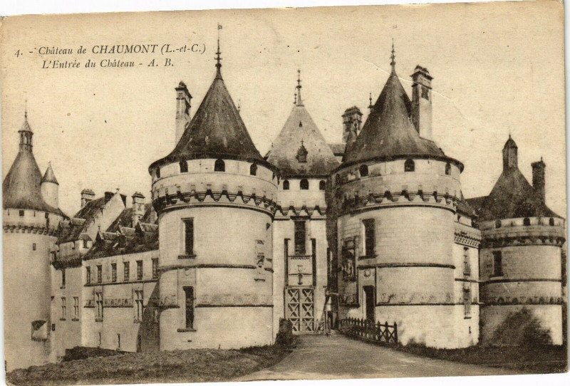 Carte postale ancienne Chateau de Chaumont-L'Entrée du Chateau
