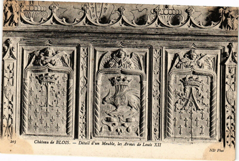 Carte postale ancienne Chateau de Blois-Detail d'un Meuble les Armes de Louis Xii à Blois