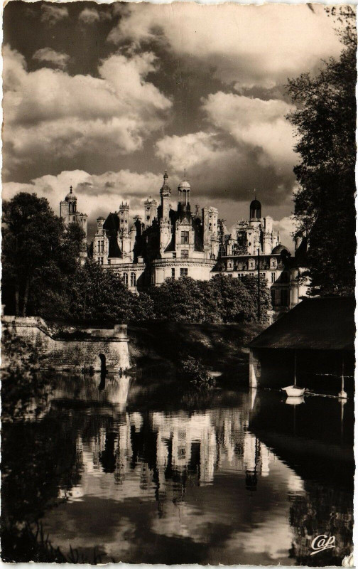 Carte postale ancienne Chambord-Les bords du Cosson à Chambord