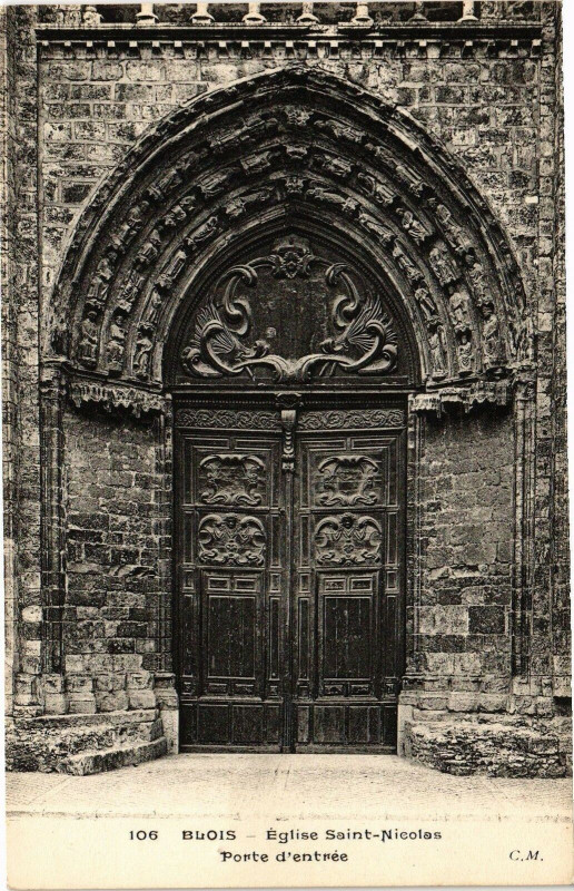 Carte postale ancienne Blois-Eglise St-Nicolas-Porte d'entrée à Blois