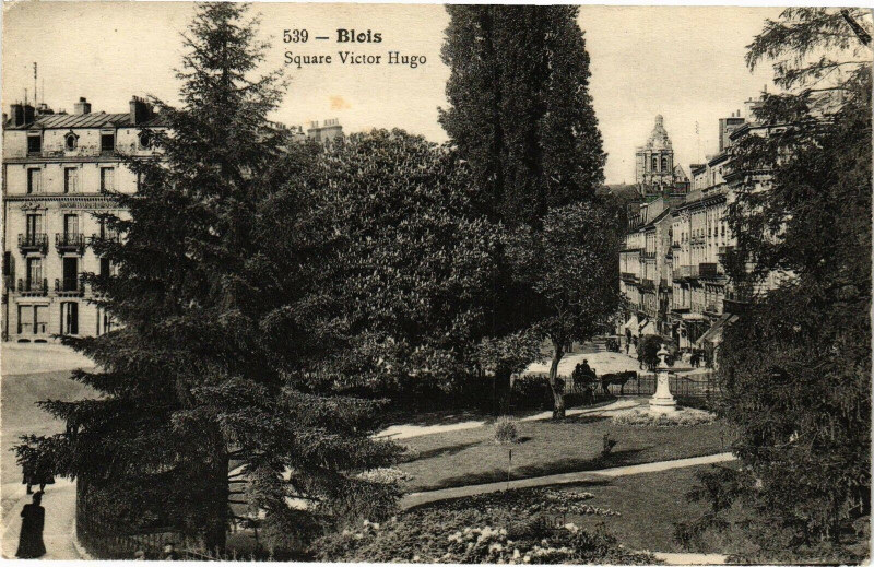 Carte postale ancienne Blois-Square Victor Hugo à Blois