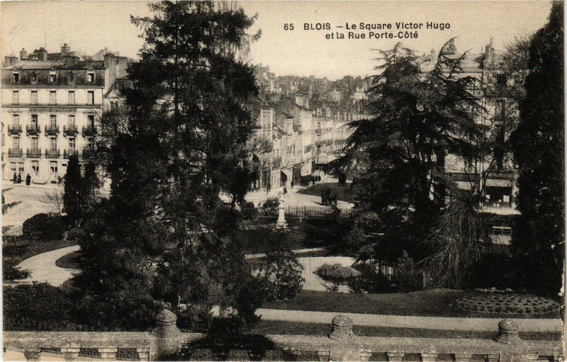 Carte postale ancienne Blois-Le Square Victor Hugo et la Rue Porte Cote à Blois