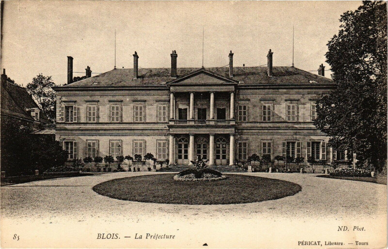 Carte postale ancienne Blois-Le Prefecture à Blois