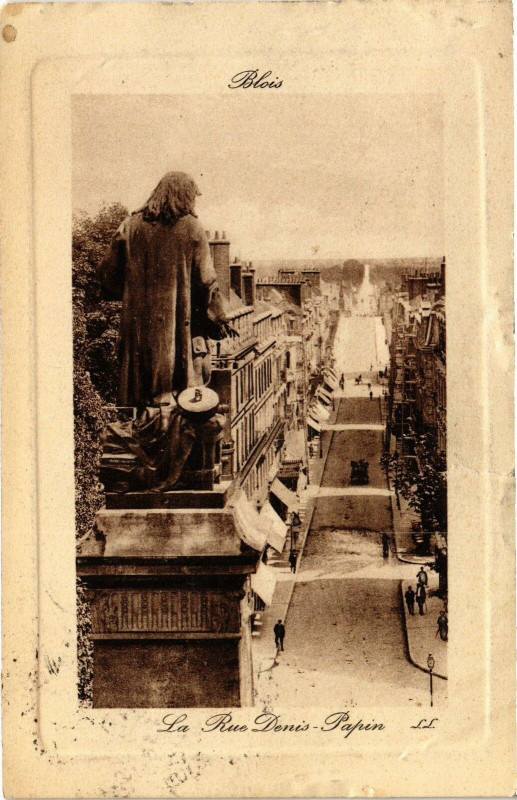 Carte postale ancienne Blois-La Rue Denis Papin à Blois