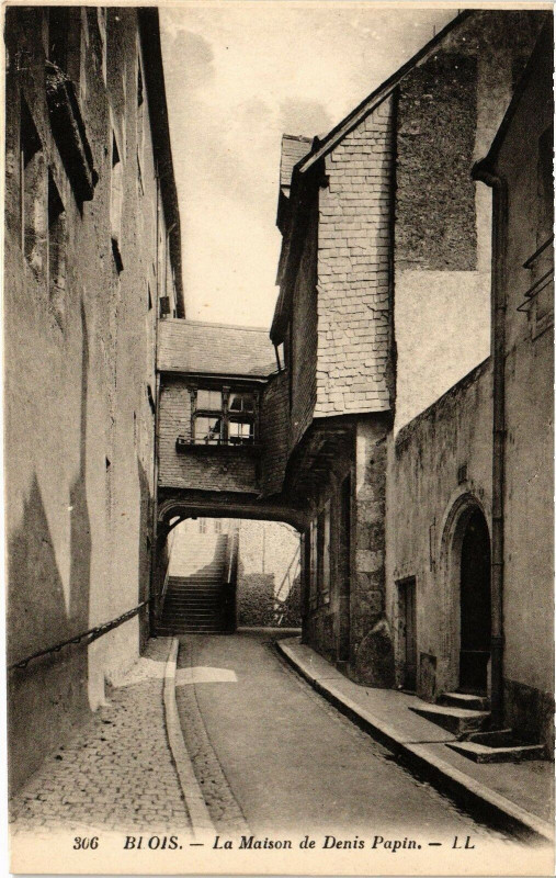 Carte postale ancienne Blois-La Maison de Denis Papin à Blois