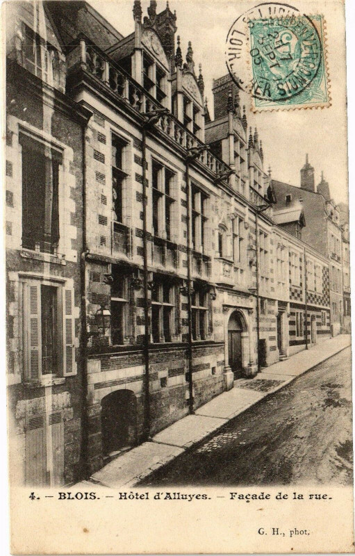 Carte postale ancienne Blois-Hotel d'Alluyes-Facade de la rue à Blois