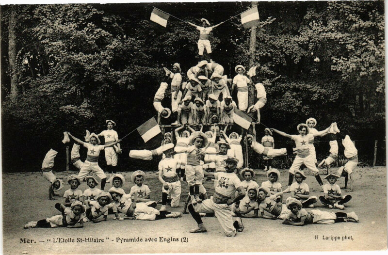 Carte postale ancienne Mer - L'Etoile St-Hilaire - Pyramide avec Engins à Mer