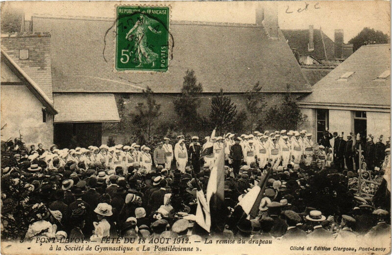 Carte postale ancienne Pont-Levoy - Fete du 18 Aout 1912 - La remise du drapeau