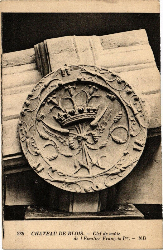 Carte postale ancienne Chateau de Blois-Clef de voute de l'Escalier Francois Ier à Blois