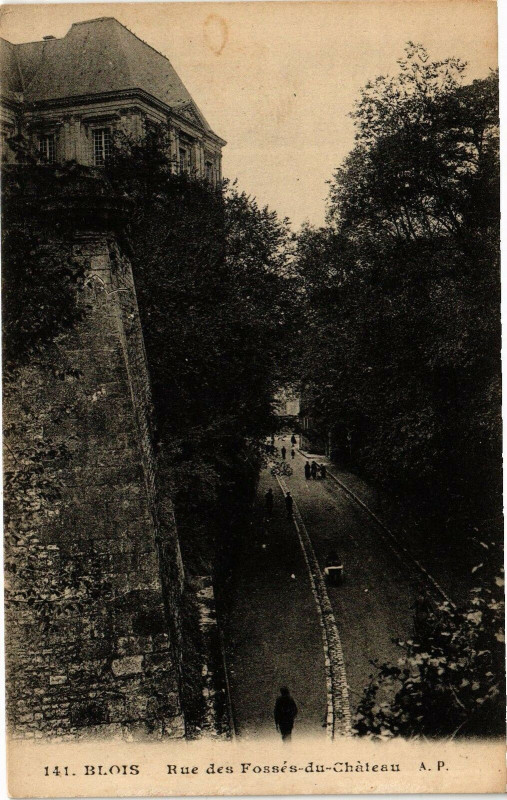 Carte postale ancienne Blois-Rue des Fosses du Chateau à Blois