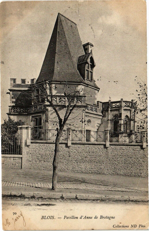 Carte postale ancienne Blois-Pavillon d'Anne de Bretagne à Blois