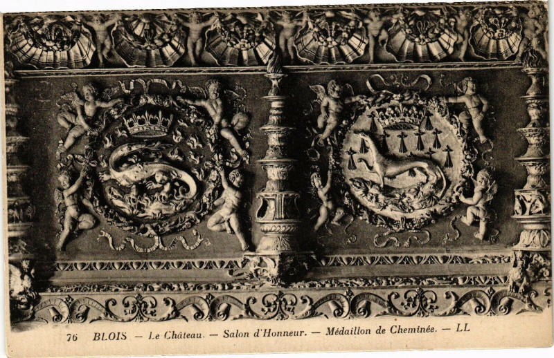 Carte postale ancienne Blois-Le Chateau-Salon d'Honneur-Medaillon de Cheminée à Blois
