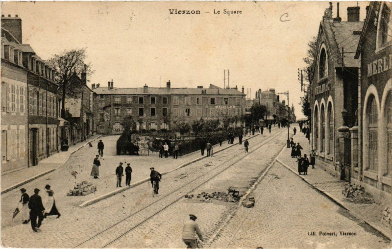 Carte postale ancienne Vierzon - Le Square à Vierzon