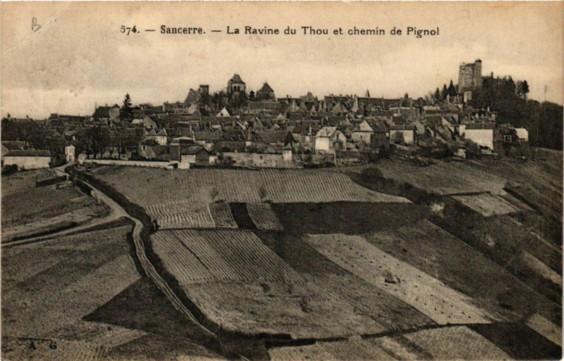 Carte postale ancienne Sancerre - Le Ravine du Thou et Chemin de Pignol à Sancerre