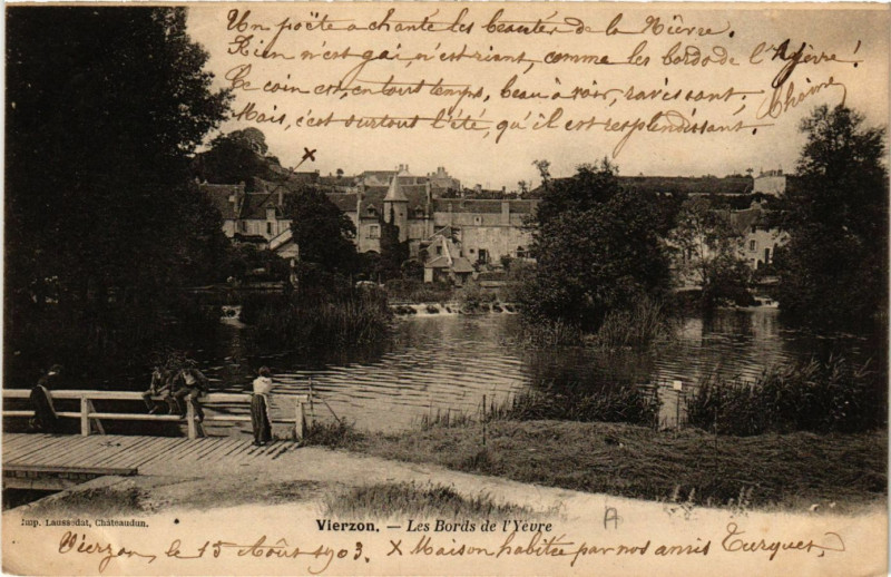 Carte postale ancienne Vierzon - Les Bords de l'Yevre à Vierzon