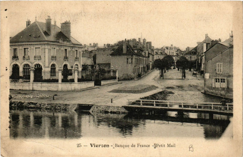 Carte postale ancienne Vierzon - Banque de France - Petit Mail à Vierzon