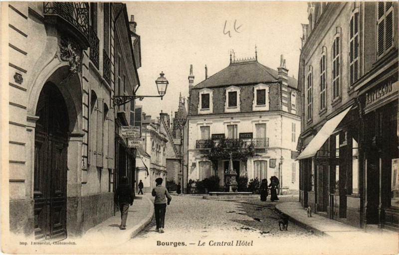 Carte postale ancienne Bourges - Le Central Hotel à Bourges