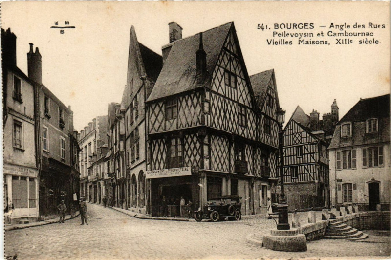 Carte postale ancienne Bourges - Angle des Rues Pellevoysin et Cambournac à Bourges
