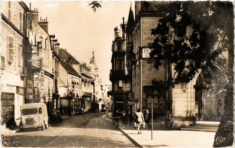 Carte postale ancienne Bourges - Rue Moyenne à Bourges