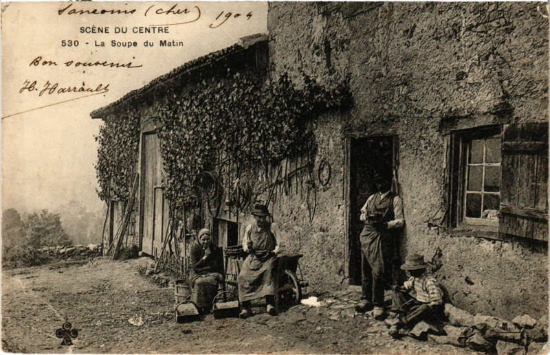 Carte postale ancienne Scene du Centre - La Soupe du Matin - Folklore - Types