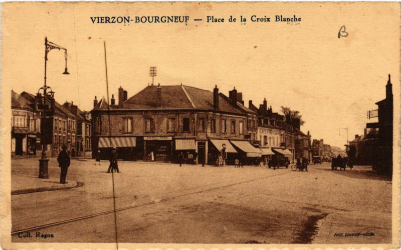 Carte postale ancienne Vierzon - Vierzon-Bourgneuf - Place de la Croix Blanche à Vierzon