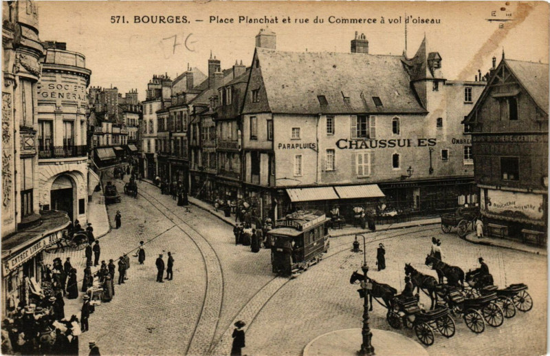 Carte postale ancienne Bourges - Place Planchat et Rue du Commerce a vol d'oiseau à Bourges