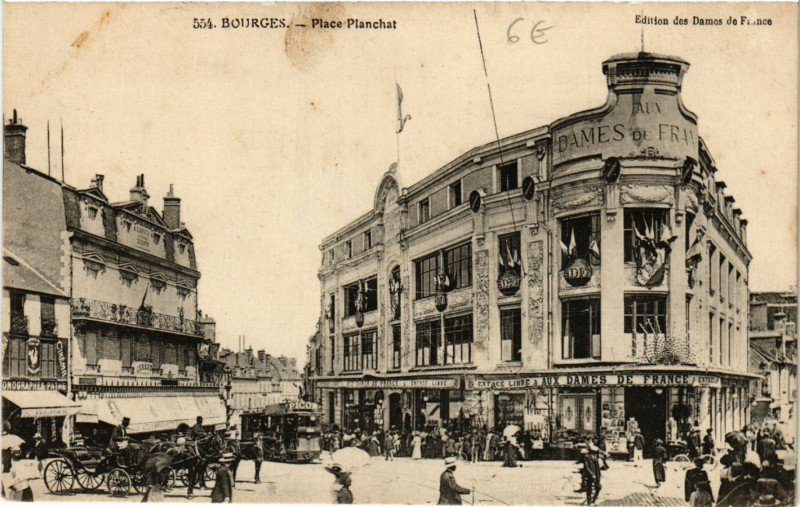 Carte postale ancienne Bourges - Place Planchat à Bourges