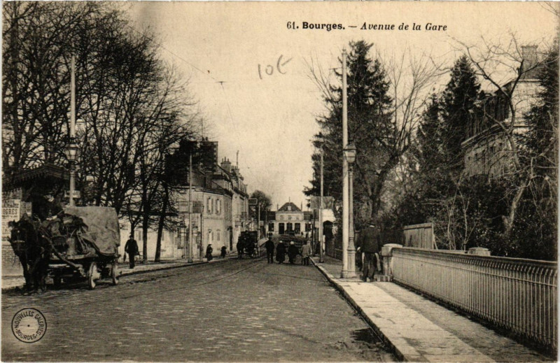 Carte postale ancienne Bourges - Avenue de la Gare à Bourges