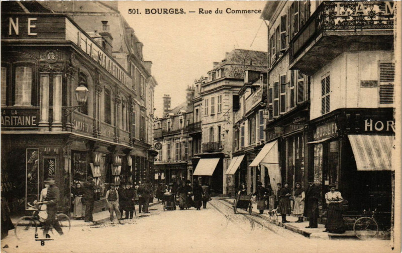 Carte postale ancienne Bourges - Rue de Commerce à Bourges