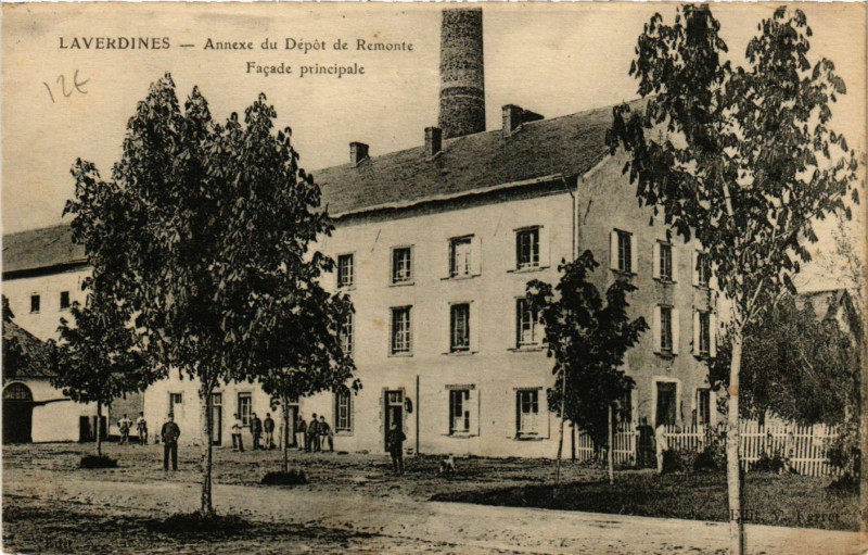 Carte postale ancienne Laverdines - Annexe du Dépot de Remonte - Facade Principale