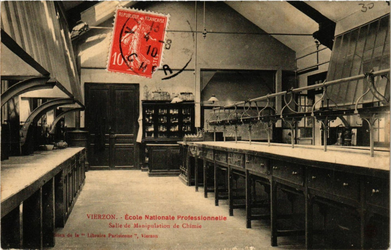 Carte postale ancienne Vierzon - Ecole Nationale Professionnelle à Vierzon