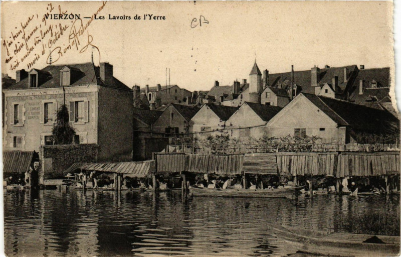 Carte postale ancienne Vierzon - Les Lavoirs de l'Yevre à Vierzon