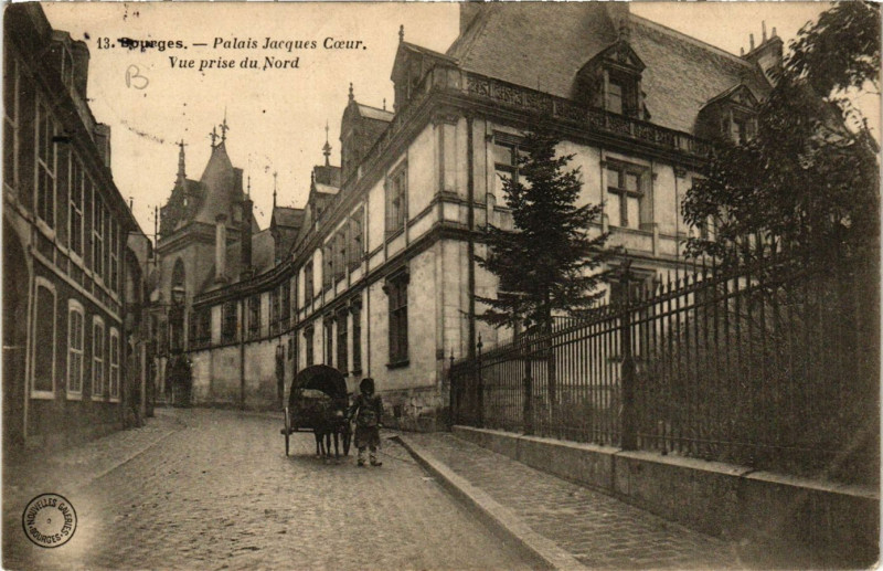 Carte postale ancienne Bourges - Palais Jacques Coeur - Vue prise du Nord à Bourges