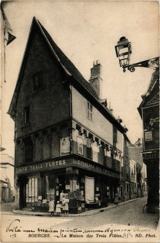 Carte postale ancienne Bourges - La Maison des Trios Flutes à Bourges