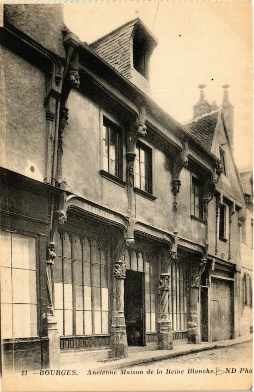 Carte postale ancienne Bourges - Ancienne Maison de la Reine Blanche à Bourges