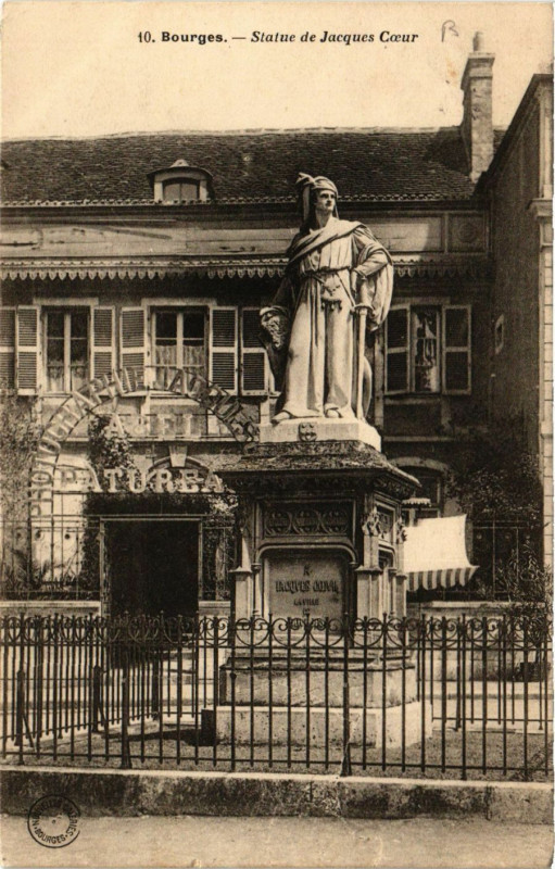Carte postale ancienne Bourges - Statue de Jacques Coeur à Bourges