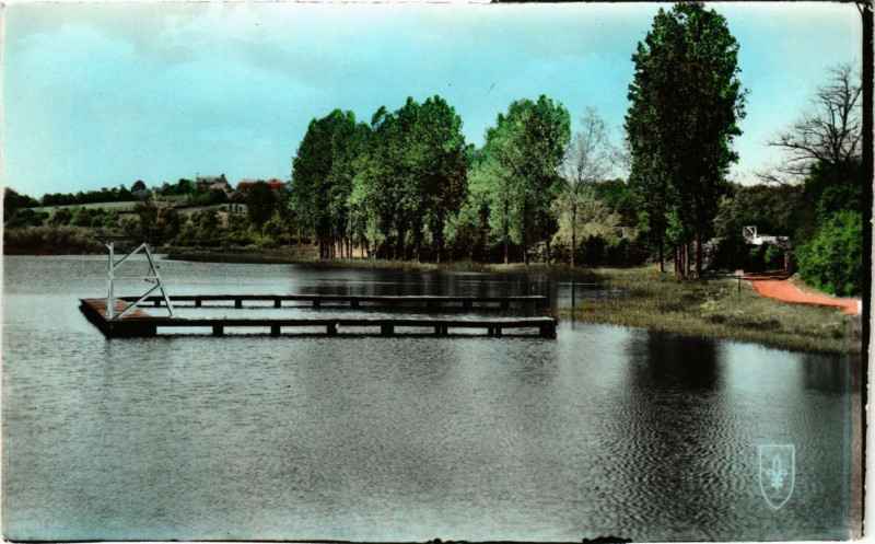 Carte postale ancienne Chateaumeillant - L'Etang et la Baignade à Châteaumeillant