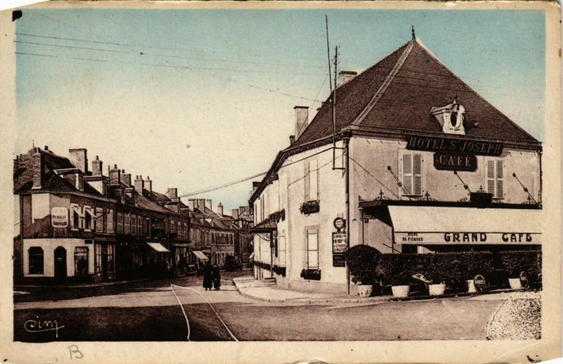 Carte postale ancienne Sancoins - Rue de Nevers à Sancoins