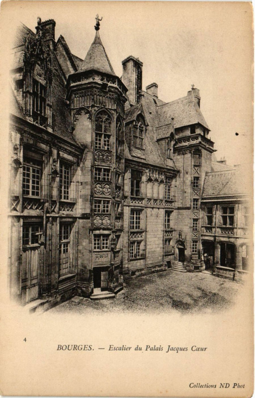 Carte postale ancienne Bourges - Escalier du Palais Jacques Coeur à Bourges