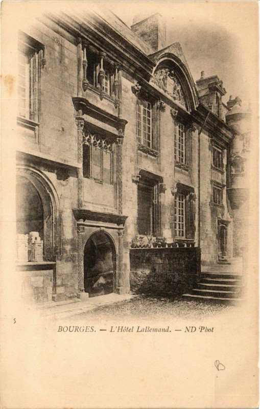 Carte postale ancienne Bourges - L'Hotel Lallemand à Bourges