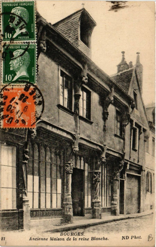 Carte postale ancienne Bourges - Ancienne Maison de la Reine Blanche à Bourges