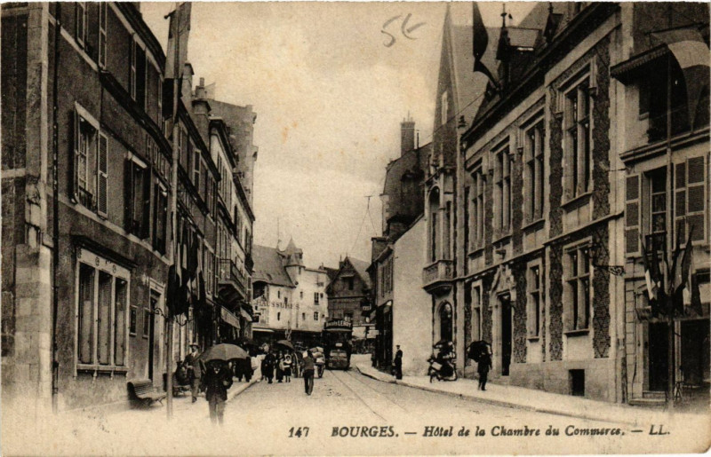 Carte postale ancienne Bourges - Hotel de la Chambre du Commerce à Bourges