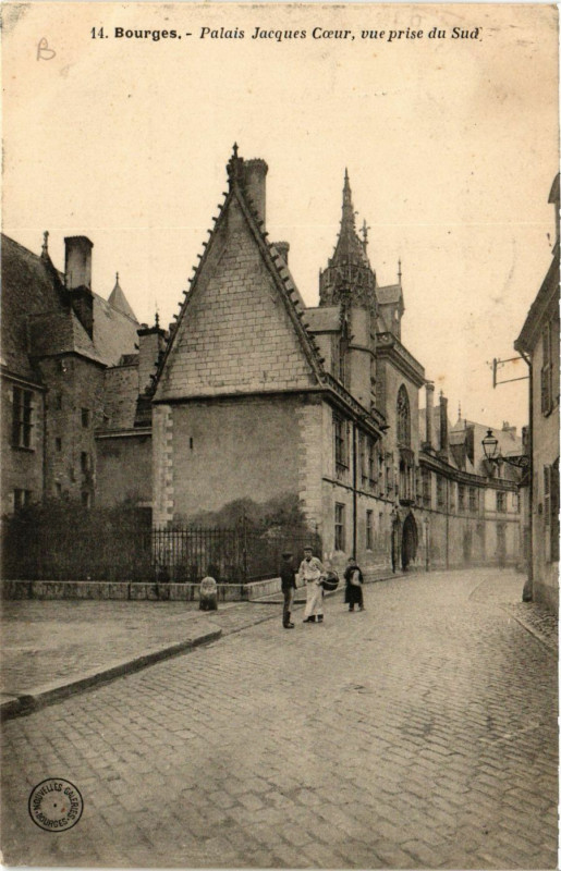 Carte postale ancienne Bourges - Palais Jacques Coeur - Vue prise du Sud à Bourges