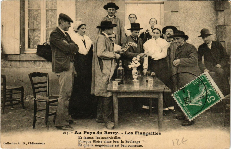Carte postale ancienne Au Pays du Berry - Les Fiancailles - Folklore - Types