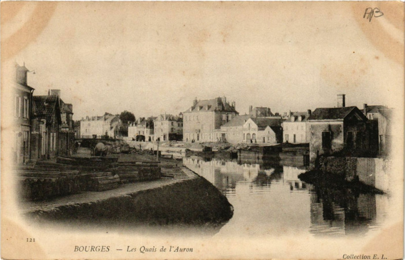 Carte postale ancienne Bourges - Les Quais de l'Auron à Bourges
