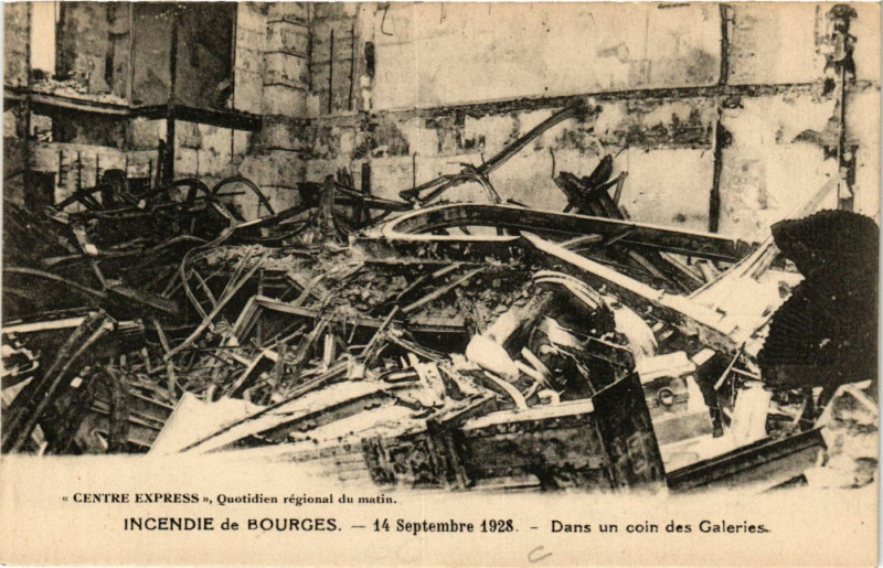 Carte postale ancienne Bourges - Incendie de Bourges - 1928 - Dans un coin des Galeries à Bourges
