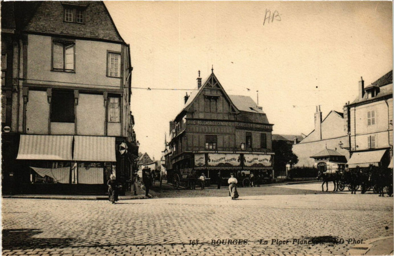 Carte postale ancienne Bourges - La Place Planchat à Bourges