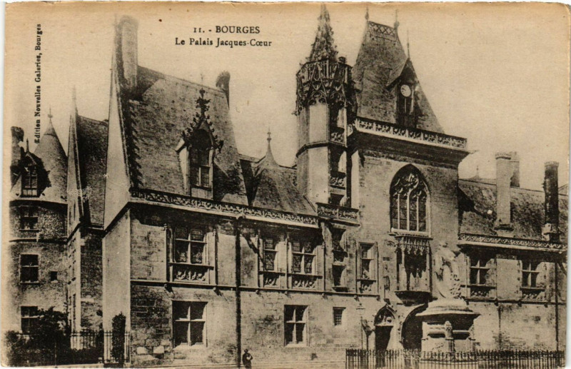 Carte postale ancienne Bourges - Le Palais Jacques Coeur à Bourges