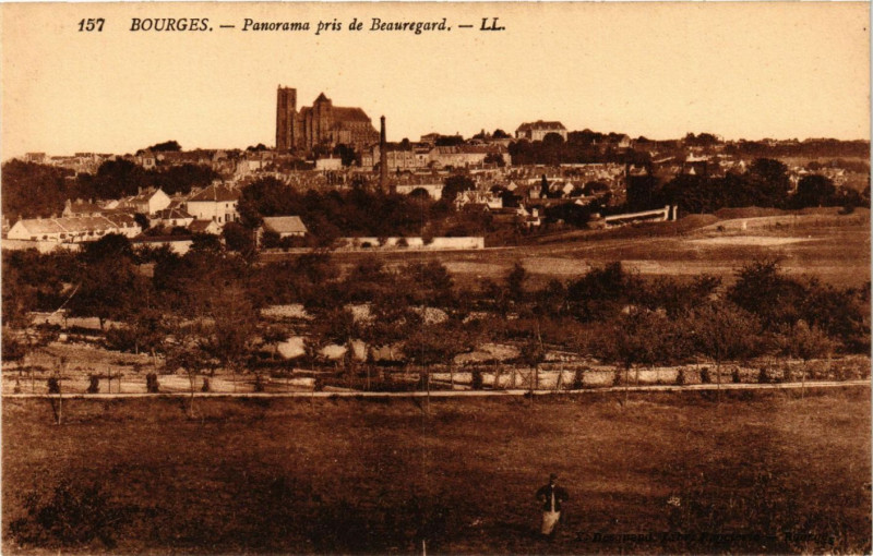 Carte postale ancienne Bourges - Panorama pris de Beauregard à Bourges